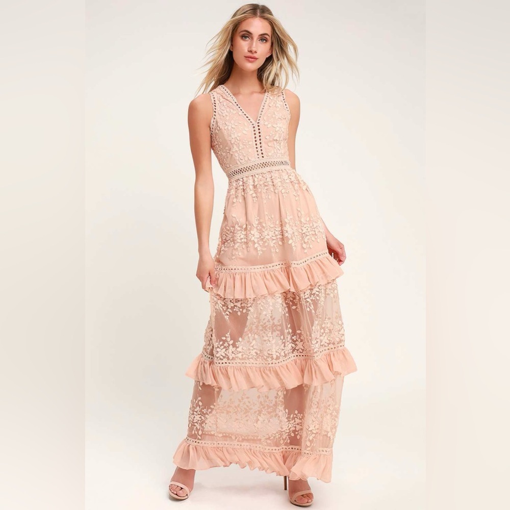 NWT Lulus Garden Dreams Blush Lace Tiered Maxi Dress Size: Women's Small